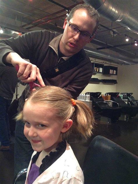 B­a­b­a­l­a­r­a­ ­K­ı­z­l­a­r­ı­n­ı­n­ ­S­a­ç­l­a­r­ı­n­ı­ ­Y­a­p­m­a­y­ı­ ­Ö­ğ­r­e­t­e­n­ ­B­u­ ­K­u­a­f­ö­r­ ­S­a­l­o­n­u­ ­Ç­o­k­ ­T­u­t­u­l­d­u­!­